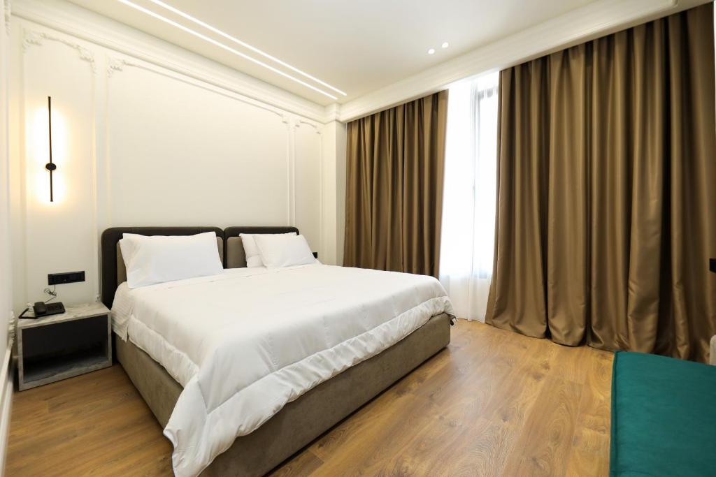 adorehotel